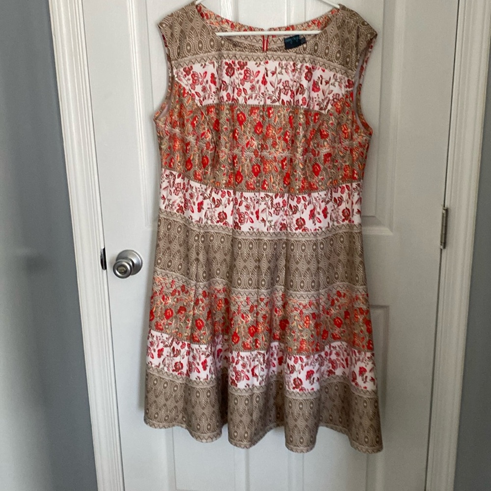 Sleeveless darted dress